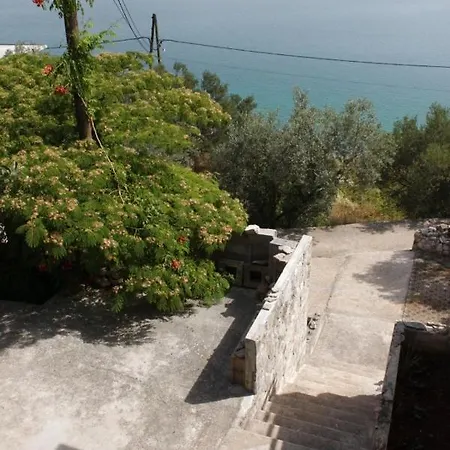 Casa de hóspedes Twin Luka 8132e 3*